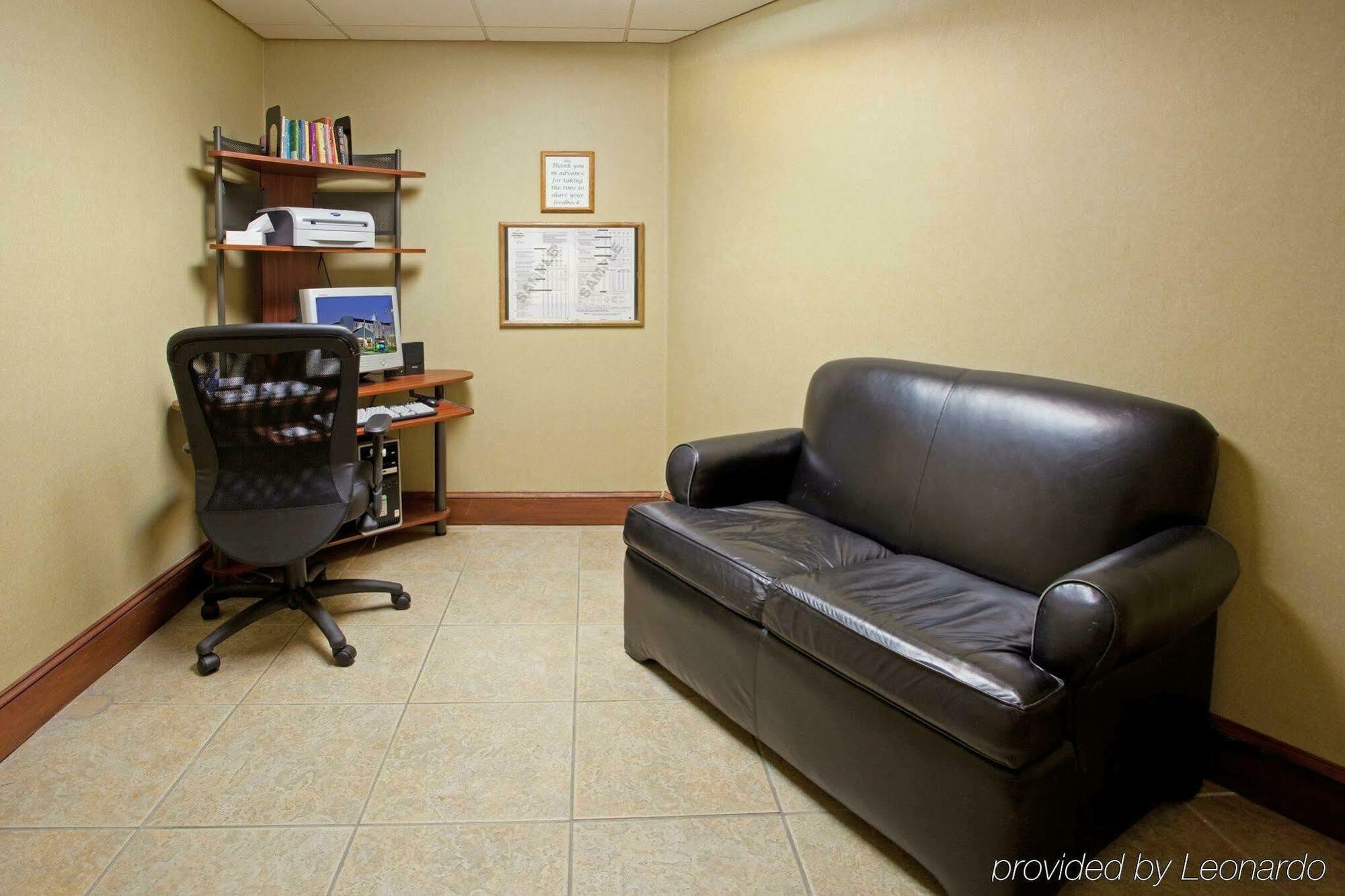 Holiday Inn Express Chapel Hill By Ihg Servizi foto